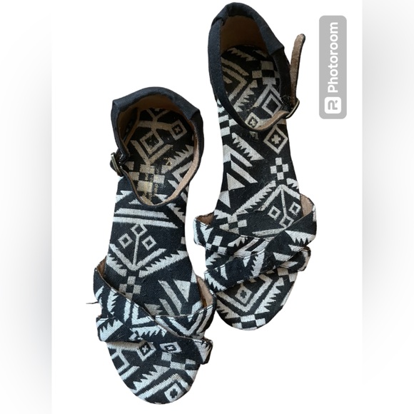 Toms Sandals - Picture 1 of 6